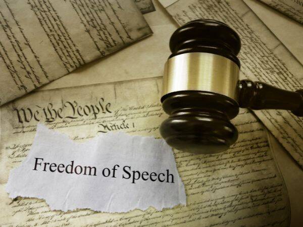 Prawa autorskie a wolność słowa: jak pogodzić interes twórcy z interesem społeczeństwa?